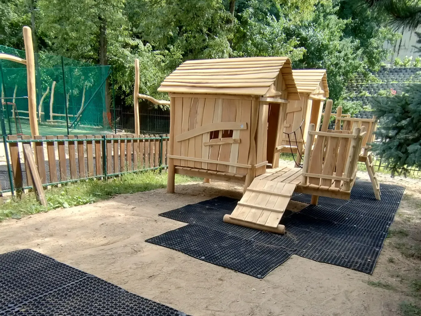 Prírodné drevené ihrisko bez náterov